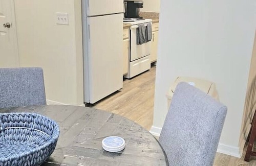 MacGregor Apartment | Spacious 2 Bed 2 Bath | 9 minutes from Downtown