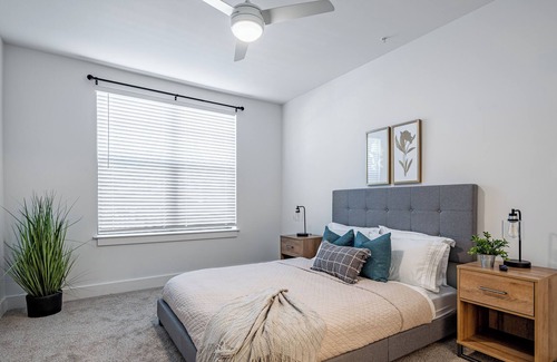 Downtown Apartment | Spacious 2-Bed, 2-Bath Oasis Retreat near Walkable Dining