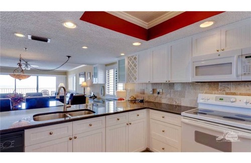 Indian Shores Condo | Spacious 2-bed, 2-bath Sand Dollar 111-GULF FRONT CORNER UNIT n