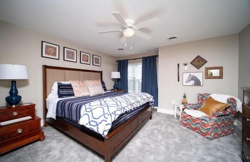 Bettendorf Apartment | Spacious 2 bed Condo with Office