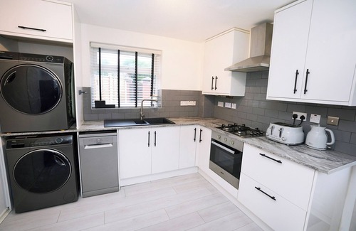 Manchester House | Spacious 2-Bed Home Near Manchester City Centre, Fast WiFi