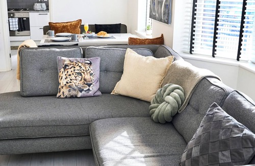 Manchester House | Spacious 2-Bed Home Near Manchester City Centre, Fast WiFi