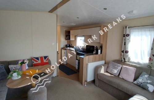 Selsey House | Spacious 2 bed on West Sands @ Seal Bay Resort