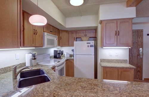 Copper Mountain Village Condo | Spacious 2-Bedroom in Heart of Copper Mountain, Next to Lifts, Hot Tub - MP626
