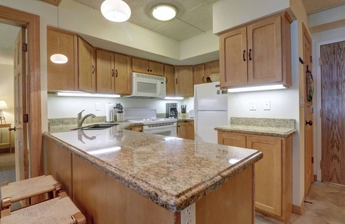 Copper Mountain Village Condo | Spacious 2-Bedroom in Heart of Copper Mountain, Next to Lifts, Hot Tub - MP626