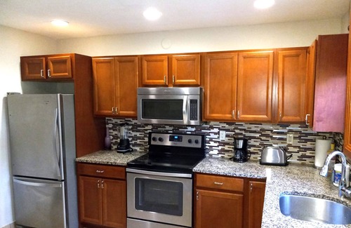 Deerfield Beach Apartment | Spacious 2 bedroom/1bath apt 6 minutes from the beach!