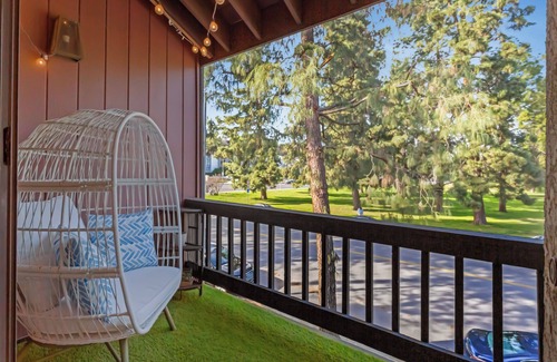 Warner Center House | Spacious 2 Bedroom plus Office Townhome - Apr-Jul