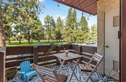 Warner Center House | Spacious 2 Bedroom plus Office Townhome - Apr-Jul