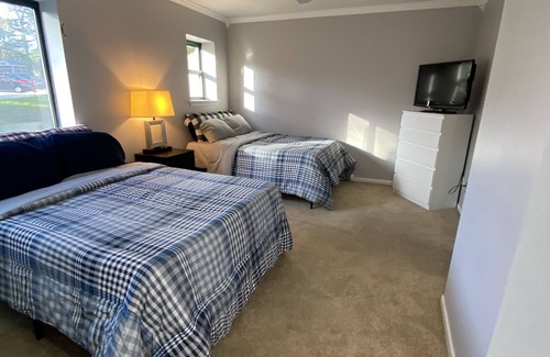 Edgemoor Condo | spacious 2 bedroom, 2 bathroom condo