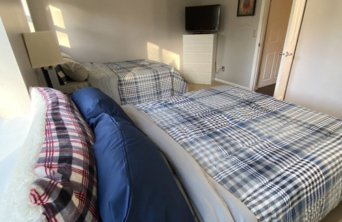 Edgemoor Condo | spacious 2 bedroom, 2 bathroom condo