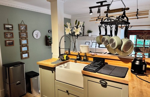 Colinton Apartment | Spacious 2-bedroom apartment in Spylaw Park