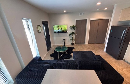 Downtown Des Moines Apartment | Spacious 2 Bedroom Apartment with a pullout couch