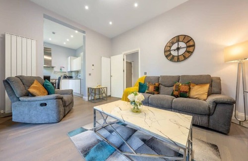 Queen's Park Apartment | Spacious 2-Bedroom Apartment in Greater London