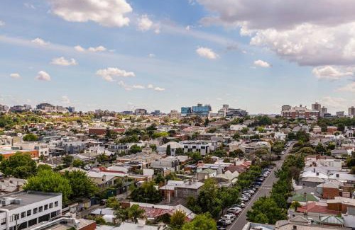 Cremorne Apartment | Spacious 2 bedroom apartment with Free parking-00189