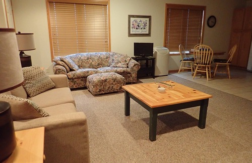 Almont House | Spacious 2 Bedroom Apartment above Vacation Home