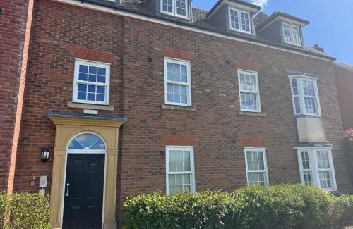 Bedford Apartment | Spacious 2 Bedroom Apartment in Bedford, Near Milton Keynes & Local Business Parks