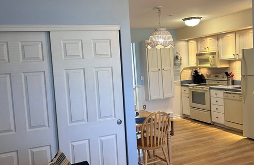 Southend Condo | Spacious 2-bedroom corner condo on the beach with pool, AC, & WiFi in Brigantine