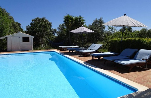 Lagos House | Spacious 2-bedroom Family Cottage with Shared Pool