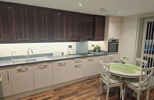 Edgware Apartment | Spacious 2-bedroom Flat, Edgware, London