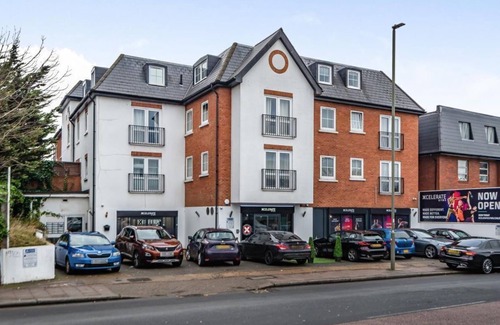Edgware Apartment | Spacious 2-bedroom Flat, Edgware, London