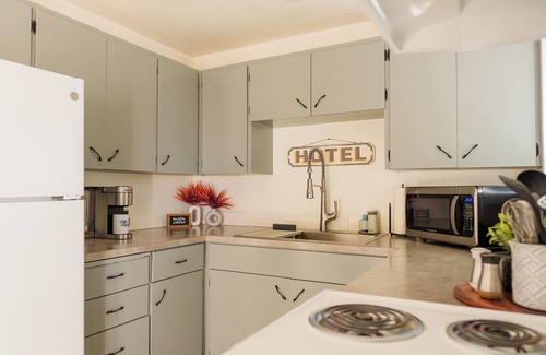 Tri-Cities Apartment | Spacious 2-bedroom home in Kennewick with AC, WiFi
