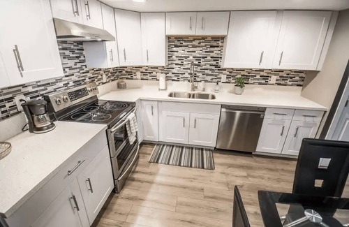 Paradise House | Spacious 2-Bedroom Townhouse with Pool & Private Patio in Central Las Vegas