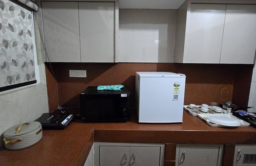 Vrindavan Apartment | Spacious 2-bedroom with kitchen apartment with WiFi, AC in tranquil Vrindavan