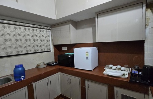 Vrindavan Apartment | Spacious 2-bedroom with kitchen apartment with WiFi, AC in tranquil Vrindavan