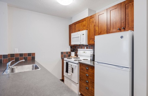 East Kootenay Condo | SPACIOUS 2-Br 2-Ba | Ski In/Out | Pool & Hot Tubs | in Heart of PANORAMA RESORT