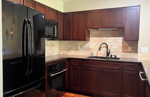Afton Condo | Spacious 2 BR/2BA Condo at Vista Towers Shangri La