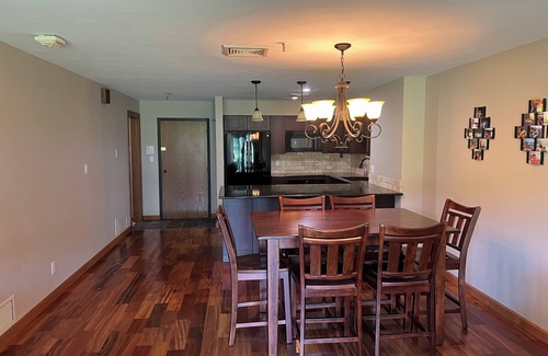 Afton Condo | Spacious 2 BR/2BA Condo at Vista Towers Shangri La