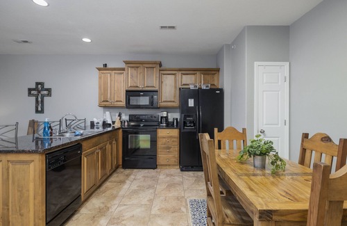Indian Point Condo | Spacious 2 Couple Suite