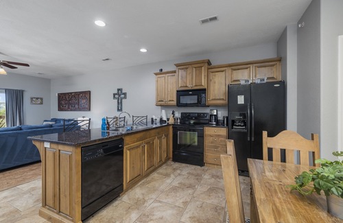 Indian Point Condo | Spacious 2 Couple Suite
