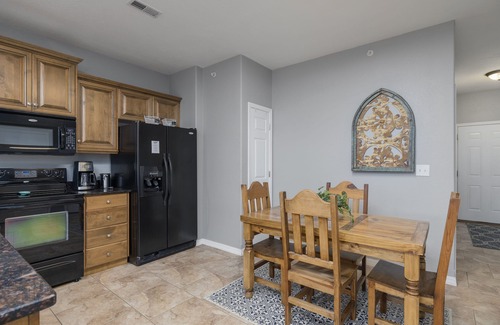 Indian Point Condo | Spacious 2 Couple Suite