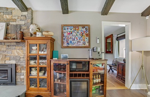 Stratton and Bromley Ski Areas House | Spacious 2-story home w/ hot tub, screened-in porch, firepit, and BBQ