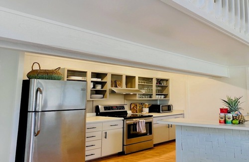 Kaiulani Apartment | Spacious 2-Story, Views, Pool, Near Hanalei!