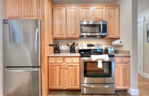 Crested Mountain Village Apartment | Spacious 2 Bdrm, Short walk to lifts! Perfect for a Family!