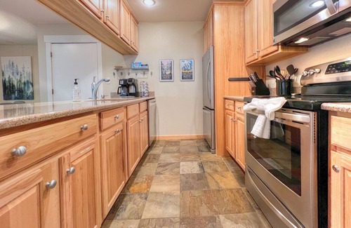 Crested Mountain Village Apartment | Spacious 2 Bdrm, Short walk to lifts! Perfect for a Family!
