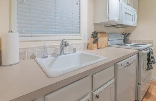 Grass Lawn Apartment | Spacious 2B2B Condo near downtown & Microsoft