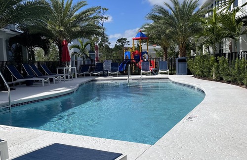 Stuart House | Spacious 2bd/2.5bth Home - Mins from the beach!