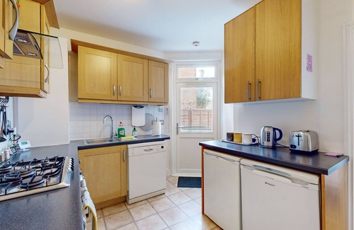 Cricklewood Apartment | Spacious 2BD apartment Cricklewood