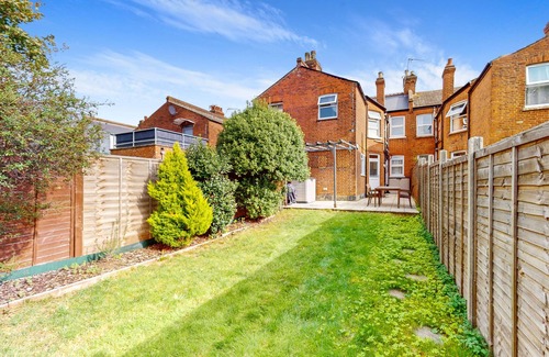 Cricklewood Apartment | Spacious 2BD apartment Cricklewood
