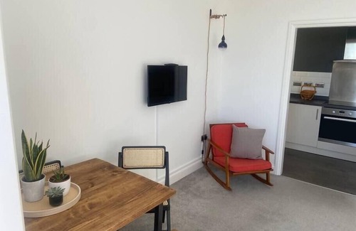 Folkestone Condo | Spacious 2BD Flat with Stunning Views Folkestone
