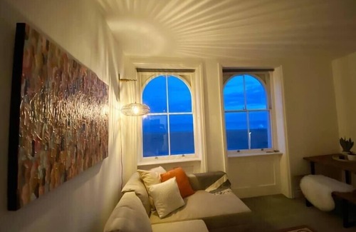 Folkestone Condo | Spacious 2BD Flat with Stunning Views Folkestone