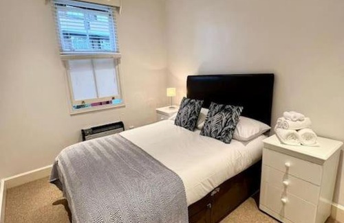 Bishop's Apartment | Spacious 2Bed/2Bath Flat next to London Eye