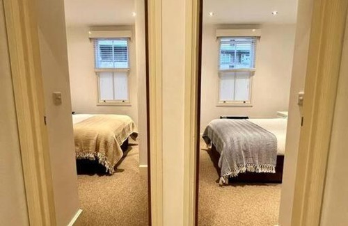 Bishop's Apartment | Spacious 2Bed/2Bath Flat next to London Eye