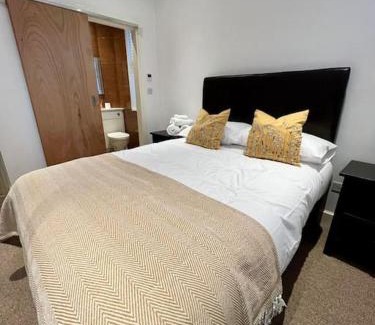 Bishop's Apartment | Spacious 2Bed/2Bath Flat next to London Eye