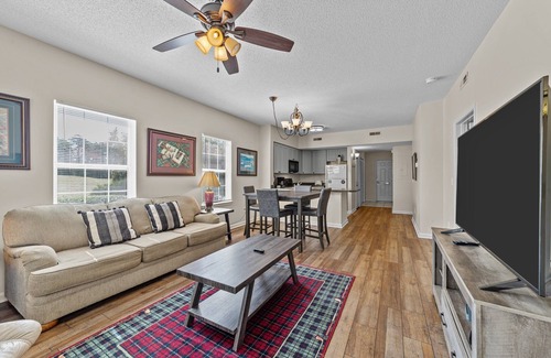 Red Hill Condo | Spacious 2BR/2BA Golf Villa that sleeps 8 at Famous Legends Golf Course