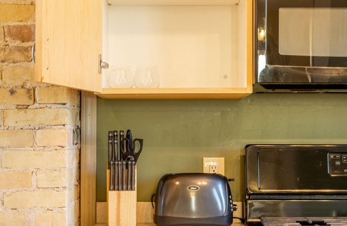 Milwaukee House | Spacious 2br/2ba sleeps 10* near Festivals, Breweries & Lakefront