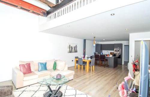 Moffat Apartment | Spacious 2BR Apartment for Family and Contractors, Free Parking & WiFi